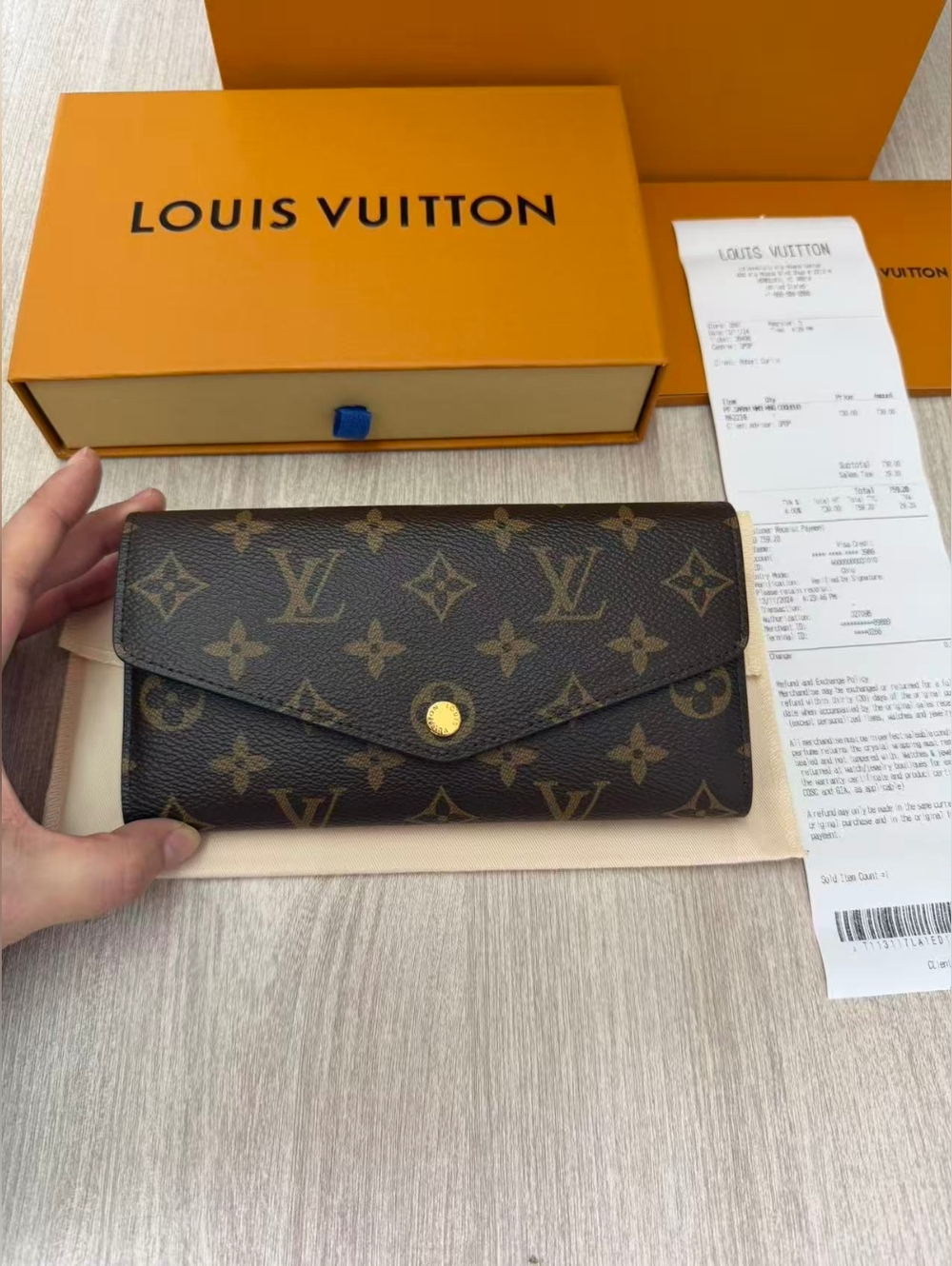 Louis Vuitton Sarah Wallet - Picture 2 of 16